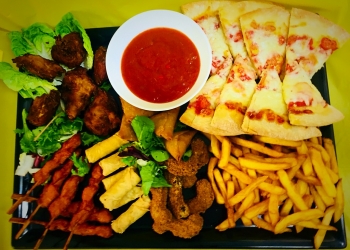 Vegetarian Deluxe Hot Savoury Platter (Serves up to 10 adults)